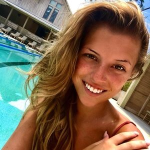 Meet your Posher, Caroline